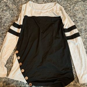 Long sleeve tee with button details